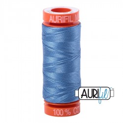 FIL COTON MAKO 50 AURIFIL 2725 Light Wedgewood - Petite bobine de 200 mètres