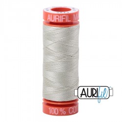 FIL COTON MAKO 50 AURIFIL 2843 Light Grey Green - Petite bobine de 200 mètres