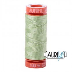 FIL COTON MAKO 50 AURIFIL 3320 Light Spring Green - Petite bobine de 200 mètres