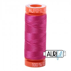 FIL COTON MAKO 50 AURIFIL 4020 Fuchsia - Petite bobine de 200 mètres