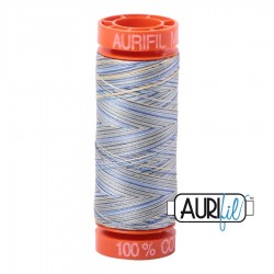 FIL COTON MAKO 50 AURIFIL 4649 Lemon Blueberry - Petite bobine de 200 mètres