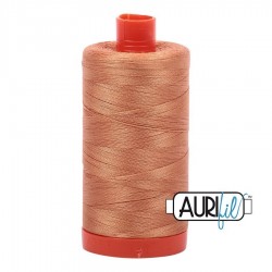 FIL COTON MAKO 50 AURIFIL 2210 Caramel - Grosse bobine de 1300 mètres