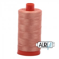 FIL COTON MAKO 50 AURIFIL 2215 Peach - Grosse bobine de 1300 mètres