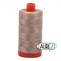 FIL COTON MAKO 50 AURIFIL 2326 Sand - Grosse bobine de 1300 mètres