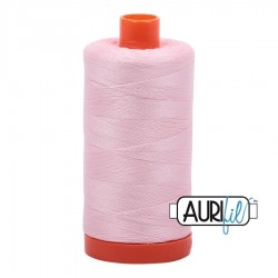 FIL COTON MAKO 50 AURIFIL 2410 Pale Pink - Grosse bobine de 1300 mètres