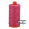 FIL COTON MAKO 50 AURIFIL 2440 Peony - Grosse bobine de 1300 mètres