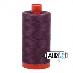 FIL COTON MAKO 50 AURIFIL 2568 Mulberry - Grosse bobine de 1300 mètres