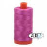 FIL COTON MAKO 50 AURIFIL 2588 Light Magenta - Grosse bobine de 1300 mètres