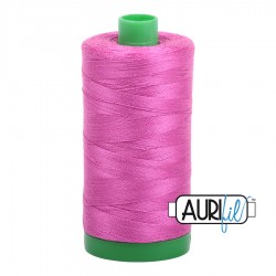 FIL COTON MAKO 40 AURIFIL 2588 Light Magenta - Grosse bobine de 1000 mètres