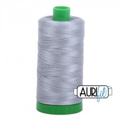 FIL COTON MAKO 40 AURIFIL 2610 Light Blue Grey - Grosse bobine de 1000 mètres