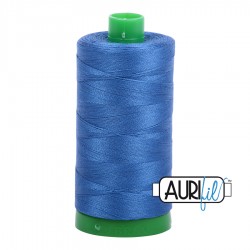 FIL COTON MAKO 40 AURIFIL 2730 Delft Blue - Grosse bobine de 1000 mètres