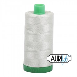 FIL COTON MAKO 40 AURIFIL 2843 Light Grey Green - Grosse bobine de 1000 mètres