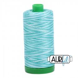 FIL COTON MAKO 40 AURIFIL 4654 Turquoise Foam - Grosse bobine de 1000 mètres