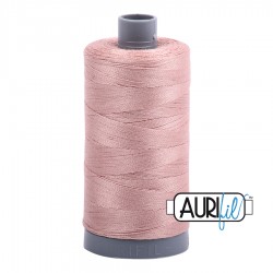 FIL COTON MAKO 28 AURIFIL 2375 Antique Blush - Grosse bobine de 750 mètres