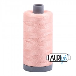 FIL COTON MAKO 28 AURIFIL 2420 Fleshy Pink - Grosse bobine de 750 mètres