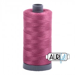 FIL COTON MAKO 28 AURIFIL 2450 Rose - Grosse bobine de 750 mètres