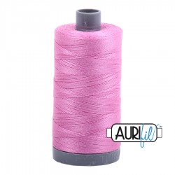 FIL COTON MAKO 28 AURIFIL 2479 Medium Orchid - Grosse bobine de 750 mètres