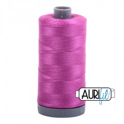 FIL COTON MAKO 28 AURIFIL 2535 Magenta - Grosse bobine de 750 mètres