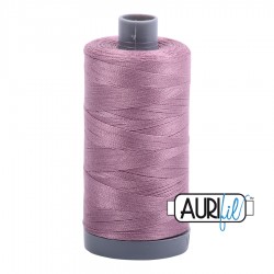 FIL COTON MAKO 28 AURIFIL 2566 Wisteria - Grosse bobine de 750 mètres