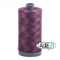 FIL COTON MAKO 28 AURIFIL 2568 Mulberry - Grosse bobine de 750 mètres