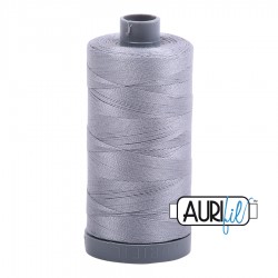 FIL COTON MAKO 28 AURIFIL 2606 Mist - Grosse bobine de 750 mètres