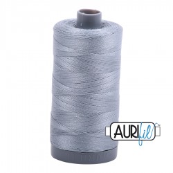 FIL COTON MAKO 28 AURIFIL 2610 Light Blue Grey - Grosse bobine de 750 mètres