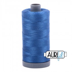 FIL COTON MAKO 28 AURIFIL 2730 Delft Blue - Grosse bobine de 750 mètres