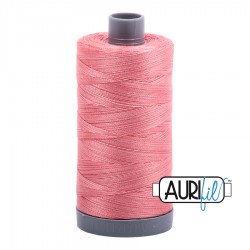 FIL COTON MAKO 28 AURIFIL 4250 Flamingo - Grosse bobine de 750 mètres