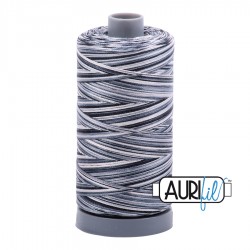 FIL COTON MAKO 28 AURIFIL 4665 Graphite - Grosse bobine de 750 mètres