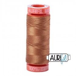 FIL COTON MAKO 50 AURIFIL 2335 Light Cinnamon - Petite bobine de 200 mètres