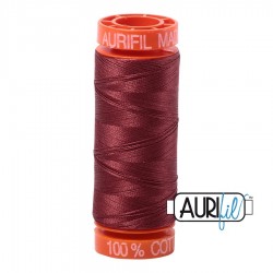 FIL COTON MAKO 50 AURIFIL 2345 Raisin - Petite bobine de 200 mètres